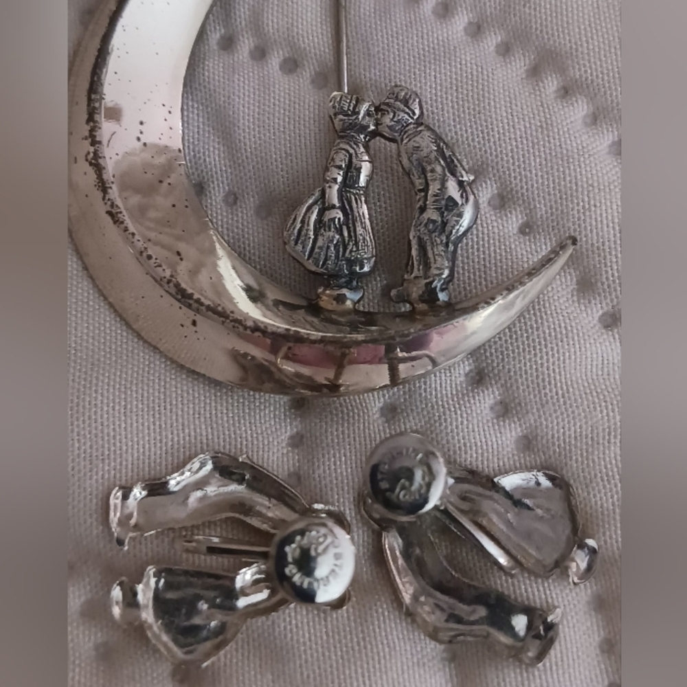 Lang Sterling Crescent Moon Kissing Dutch Couple Set - Picture 7 of 9